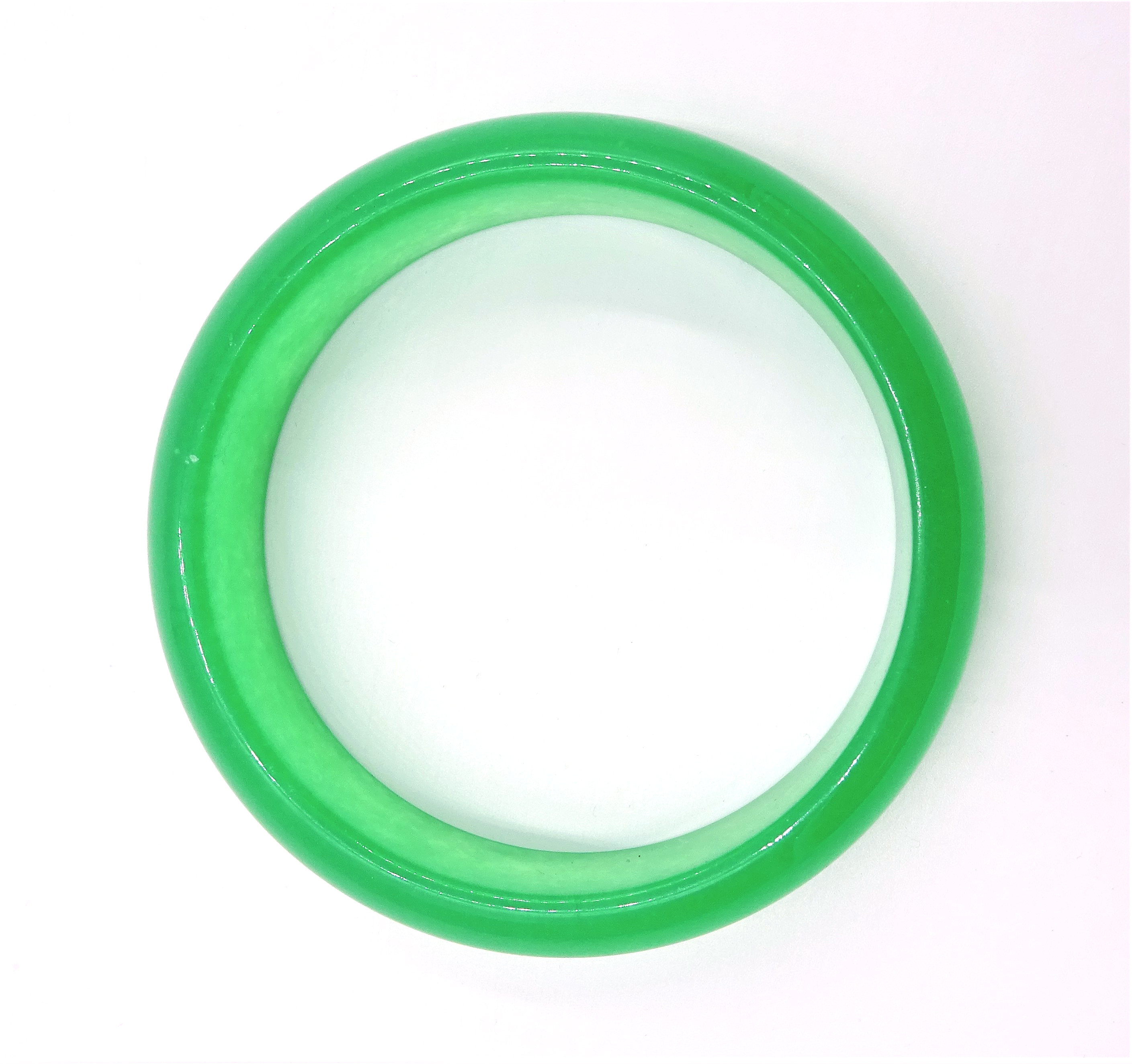 Chinese apple green jade bangle Condition Report Diameter 7.5cm<a href='//www. - Image 3 of 3