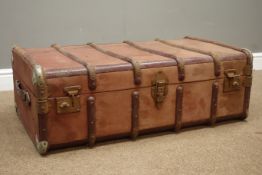 Early 20th century vintage travelling trunk,