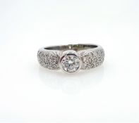 18ct white gold diamond ring, central diamond approx 0.