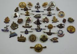 Collection of County sweetheart brooches etc including; Kent, Suffolk, Warwickshire, Worcestershire,
