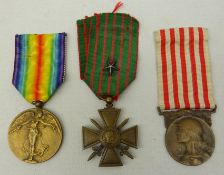 WWl French medals, Croix de Guerre, 1914-18 Commemorative War medal & Inter-Allied Victory medal,