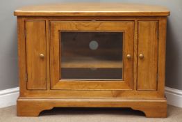 Willis & Gambier oak corner television cabinet, W100cm, H70cm,