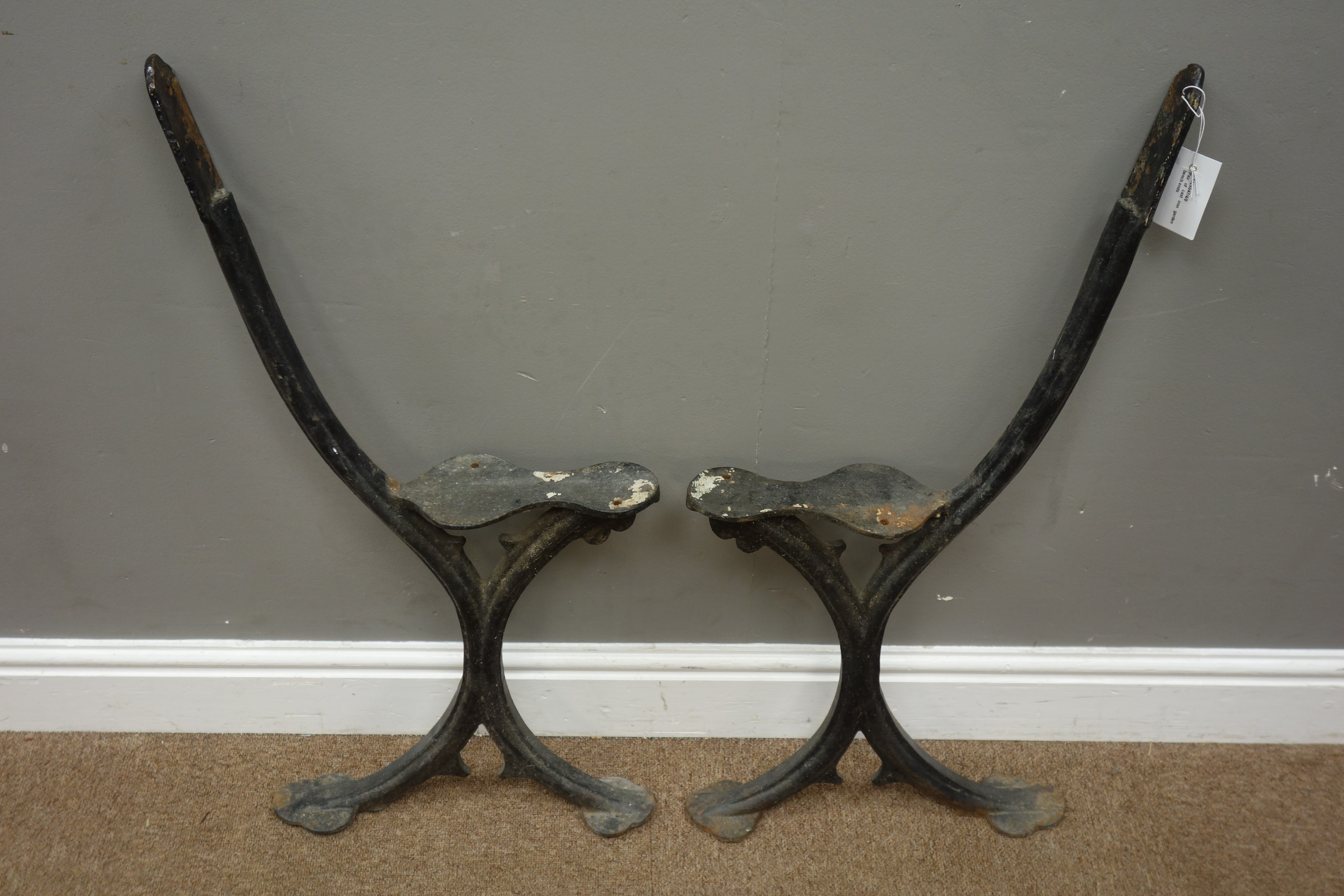 Pair of cast iron garden bench ends, H76cm Condition Report <a href='//www.