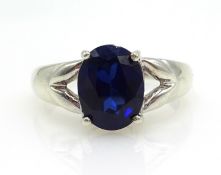 White gold single stone sapphire ring hallmarked 9ct Condition Report Size N,