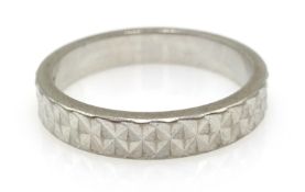 18ct white gold wedding band hallmarked approx 3.