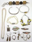 Silver pearl and stone set jewellery Condition Report <a href='//www.