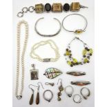 Silver pearl and stone set jewellery Condition Report <a href='//www.