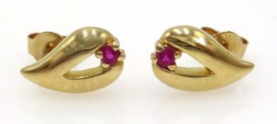 Gold ruby stud ear-rings hallmarked 9ct Condition Report Approx 1.4gm, 1.