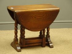 Medium oak drop leaf occasional table, gate leg action base, turned supports, 61cm x 77cm,