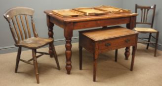 Rectangular farmhouse pine table on four turned supports (W81cm, H77cm, L122cm),