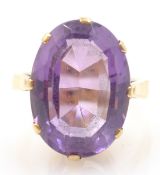 Large oval amethyst gold ring tested 9ct Condition Report Approx 7.