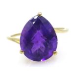 9ct gold pear shaped amethyst ring hallmarked Condition Report Approx 2.