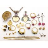 Silver-gilt stone set rings, silver mask pendant set with amethysts on necklace chain,