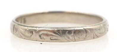 18ct white gold wedding band,