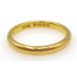 22ct gold wedding band hallmarked approx 3.9gm Condition Report <a href='//www.