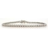 18ct white gold diamond tennis bracelet, hallmarked,