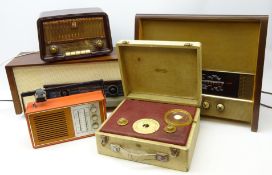 Five vintage radios; Philips Bakelite case, two wooden cased,