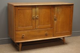 Mid 20th century Ercol elm and beech sideboard, two cupboard doors enclosing an adjustable shelf,