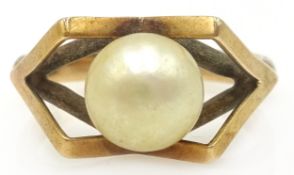 14k gold ring set with a pearl Condition Report 3.4gm size M<a href='//www.