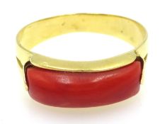 18ct gold coral ring, stamped 750 Condition Report Approx 4gm,