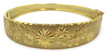 9ct gold hinged bangle stamped 375 approx 10.
