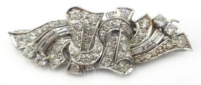Art Deco diamond double clasp brooch in platinum, two pairs round diamonds, six baguette diamonds,