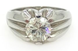 Gentleman's 18ct white gold diamond ring hallmarked approx 1.