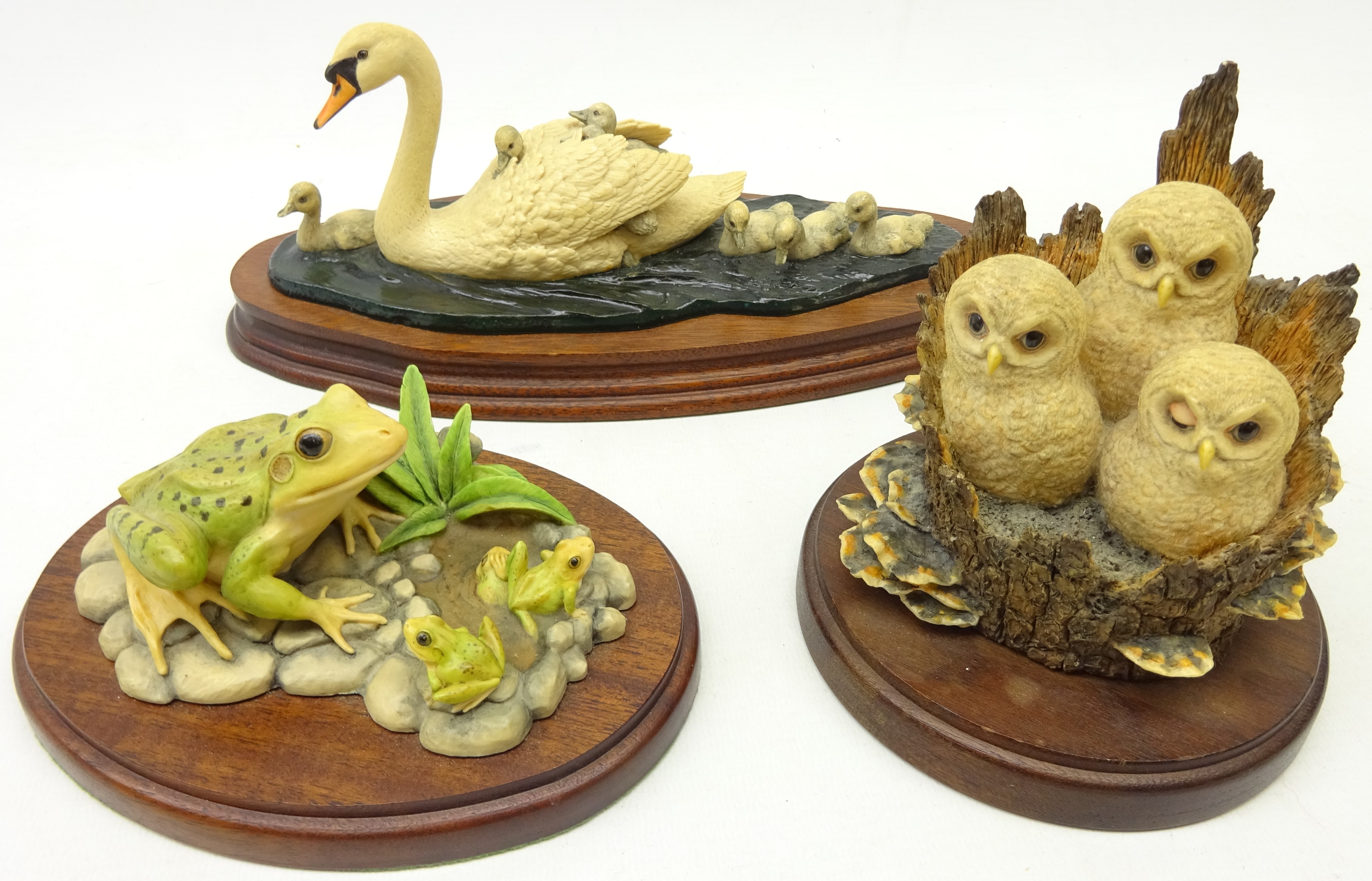 Three Border Fine Arts animal groups comprising Swan and Cygnets L27cm,