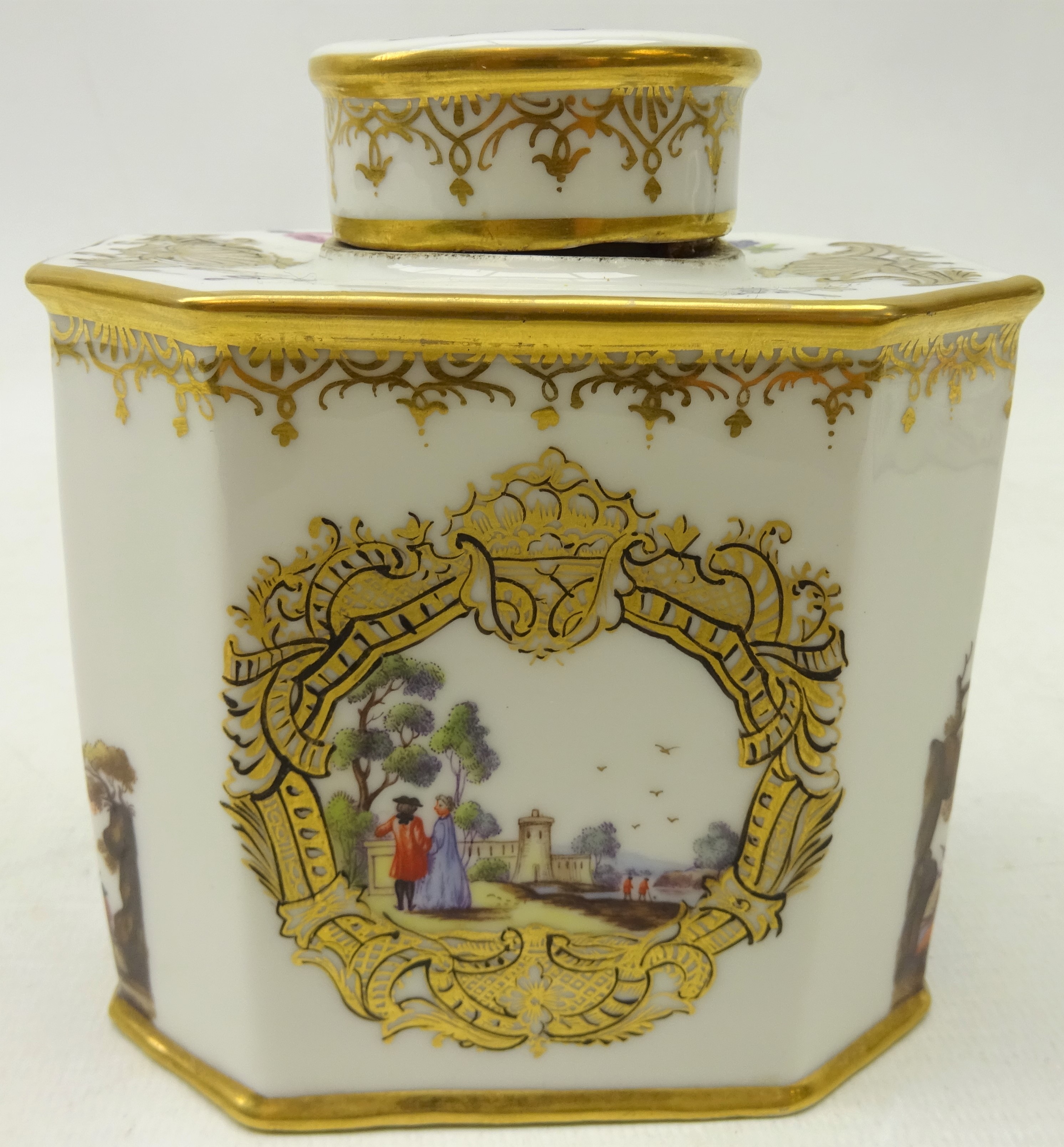 20th century Continental porcelain tea canister decorated with painted two vignettes of a couple in - Image 3 of 5