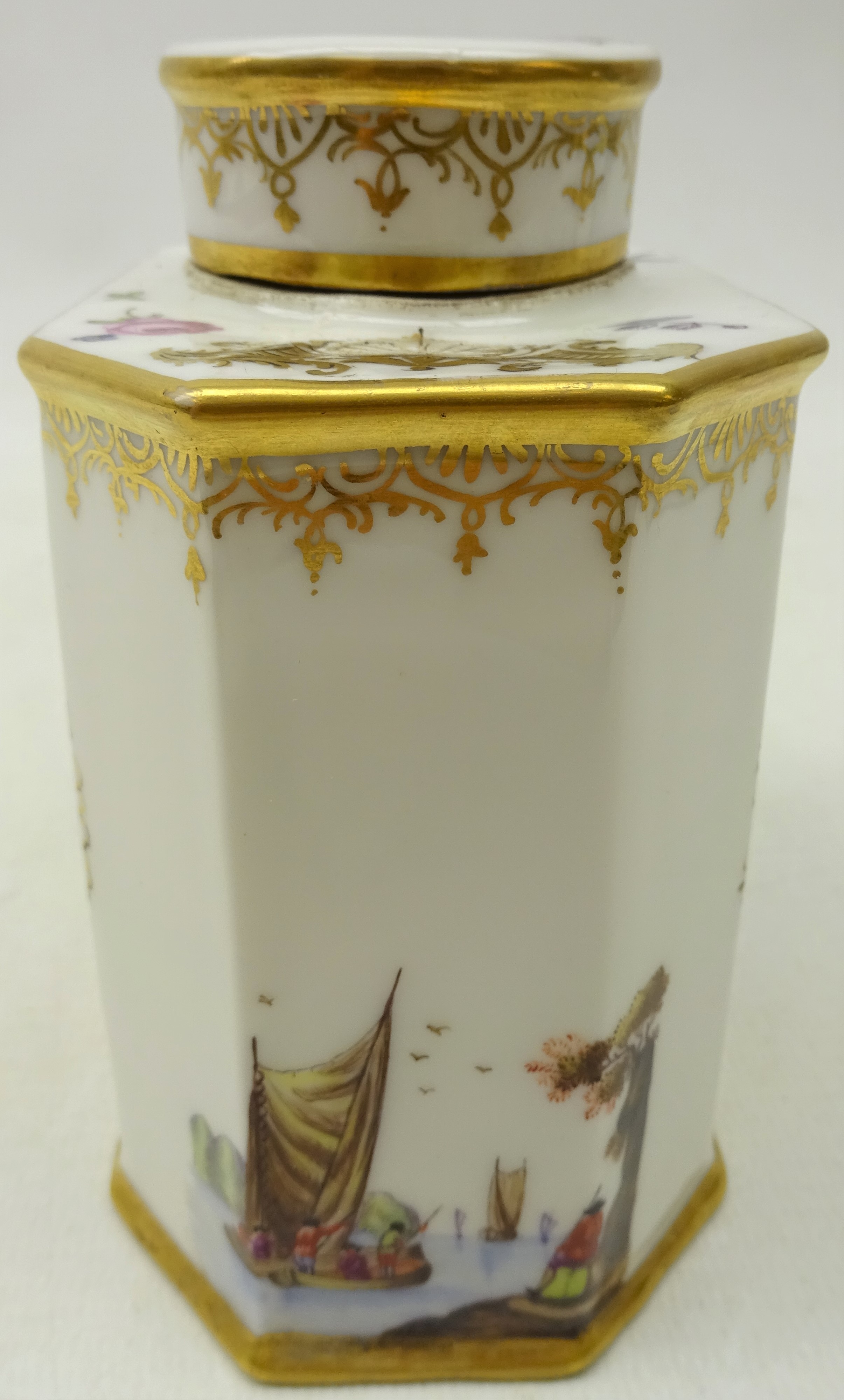 20th century Continental porcelain tea canister decorated with painted two vignettes of a couple in - Image 2 of 5