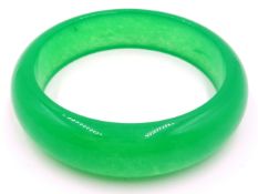 Green jade bangle Condition Report <a href='//www.davidduggleby.