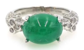 18ct white gold cabachon emerald and diamond shoulder ring stamped 18k Condition Report