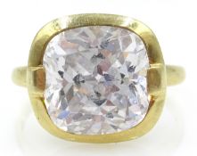 14ct gold cubic zirconia ring Condition Report size R<a href='//www.