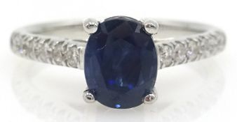 18ct white gold oval sapphire and diamond shoulder ring hallmarked Condition Report