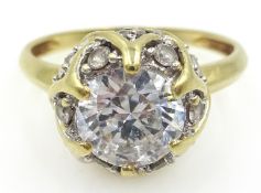 14ct gold coronet stone set dress ring Condition Report 4.