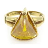 18ct gold ring set with yellow cornelian stamped 750 Condition Report size K 5.