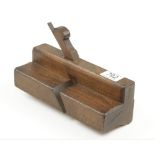 An early 3 1/4" moulding plane by GILLETT G+