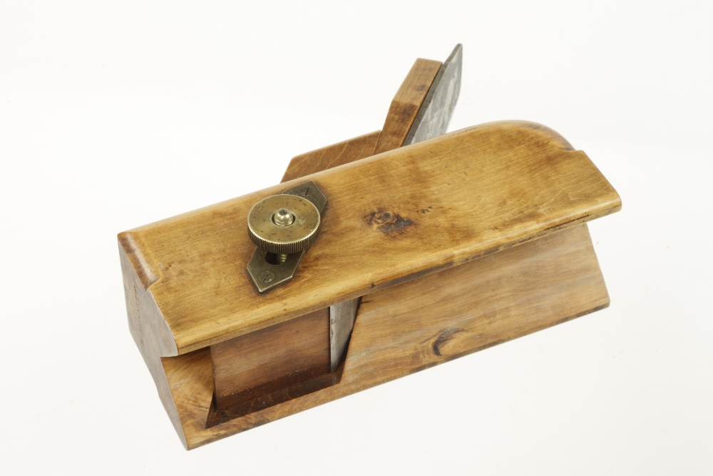 A boxwood sliding box chamfer plane 6 1/2" x 2" with brass screw adjuster and Buck iron G+ - Image 3 of 3