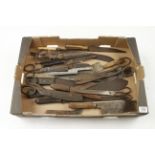 16 various knives and five pairs of scissors G-