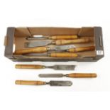 Eight turning tools with matching handles G+