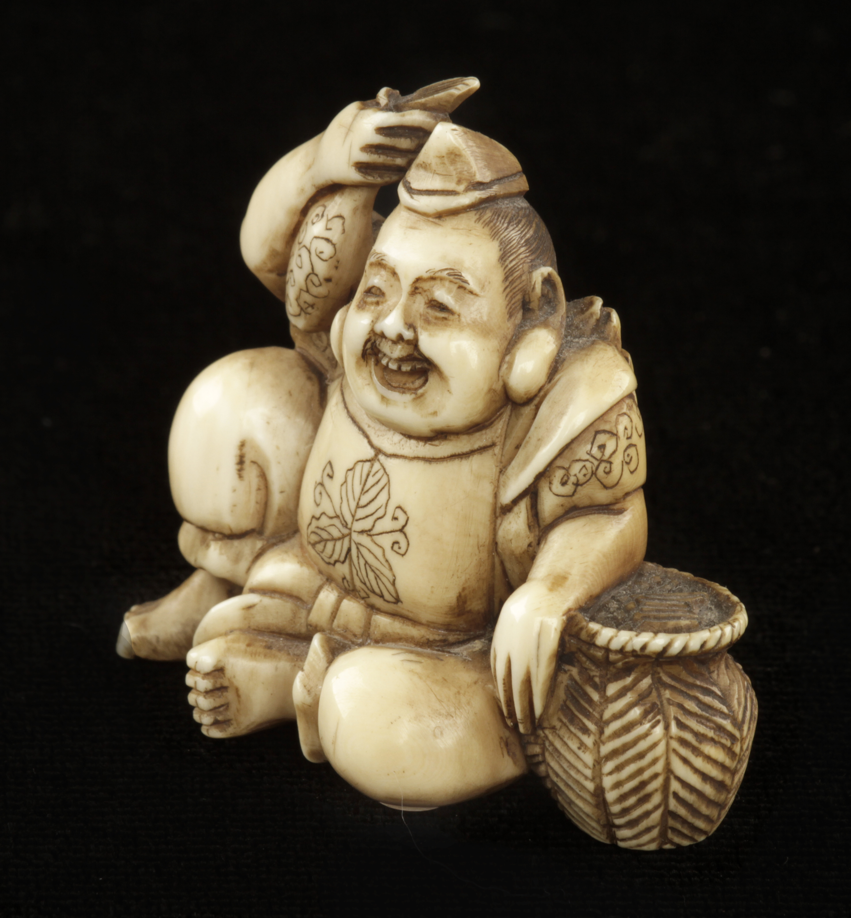 An ivory netsuke Meiji period 1 3/4"h. - Image 2 of 5