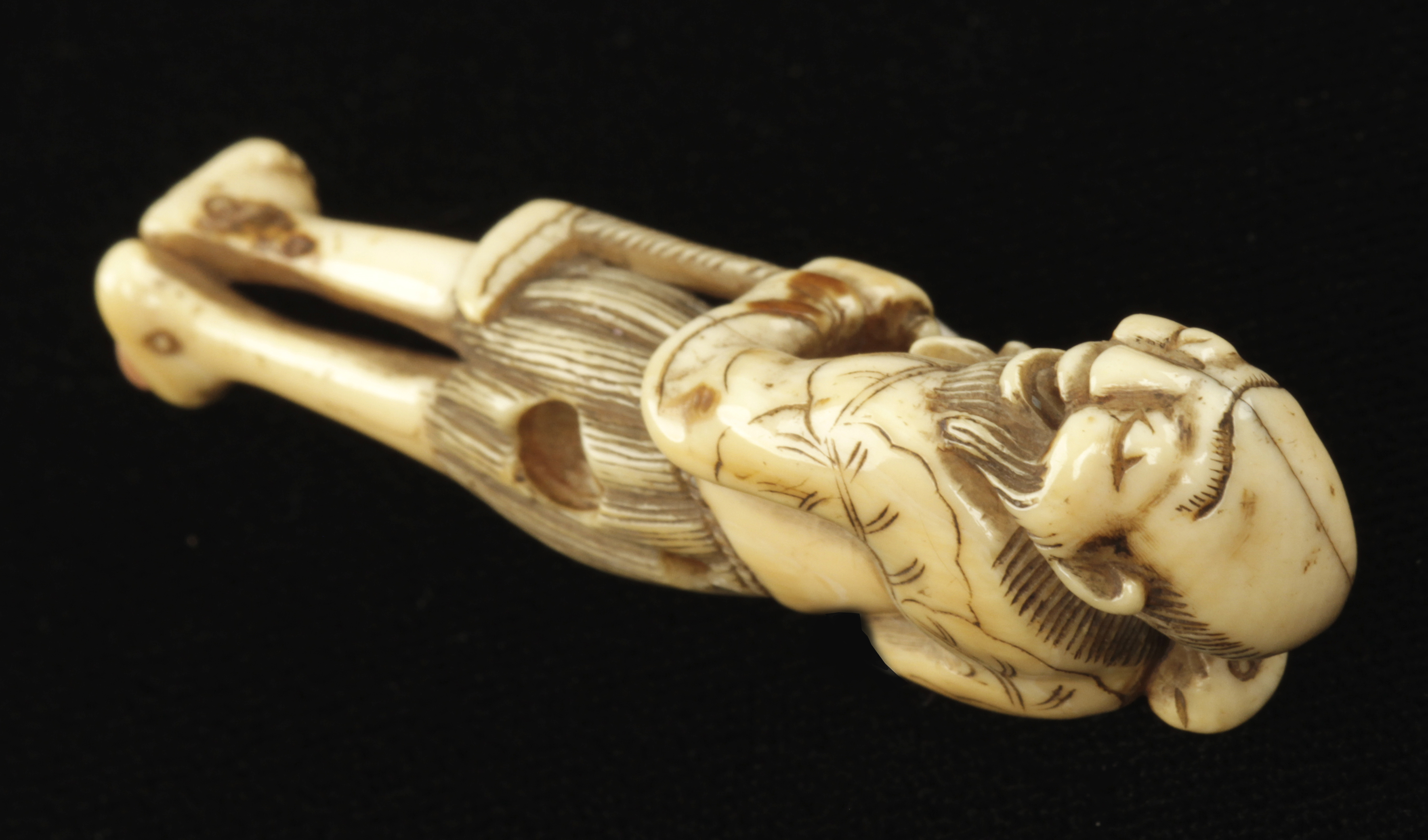 An 18c ivory netsuke 3"h. - Image 5 of 6