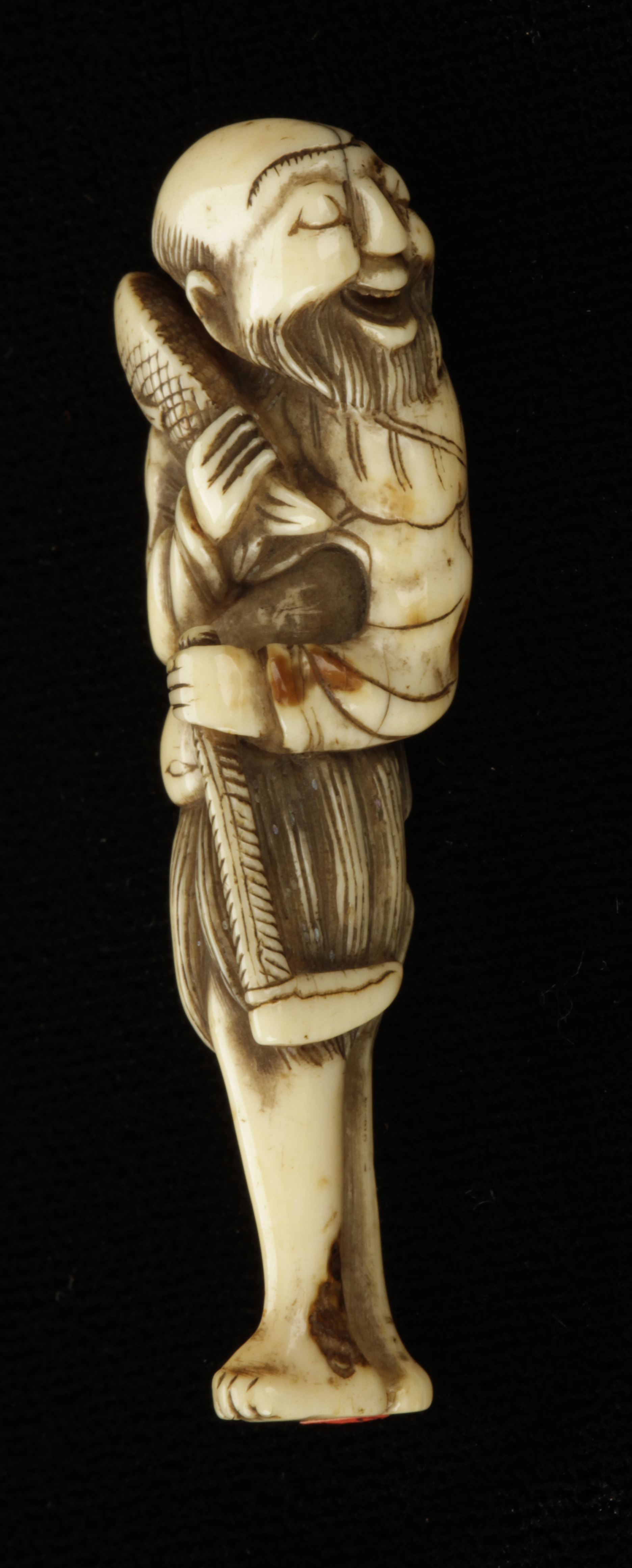 An 18c ivory netsuke 3"h. - Image 3 of 6