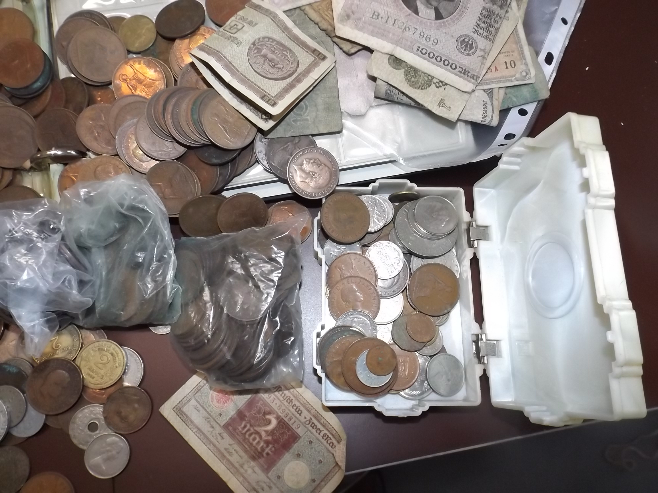 World coins and banknotes including British copper. - Image 3 of 3