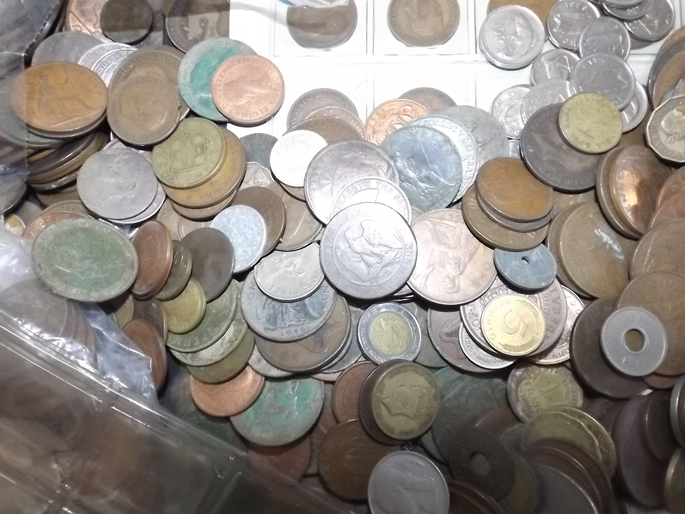 World coins and banknotes including British copper. - Image 2 of 3