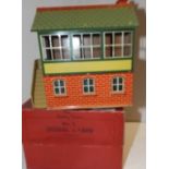 Hornby '0' gauge no 2 signal cabin, boxed.