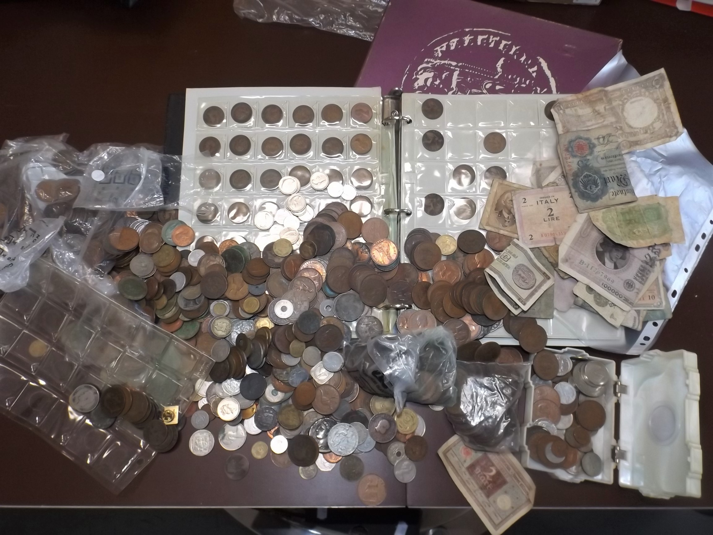 World coins and banknotes including British copper.