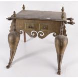 A brass footman, 19th century, with a pair of turned handles and downswept front supports,