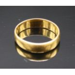 A Victorian 22ct gold band, 5.5g.