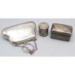 An Edwardian silver small jewel box fitted to hold three rings, Birmingham 1903,